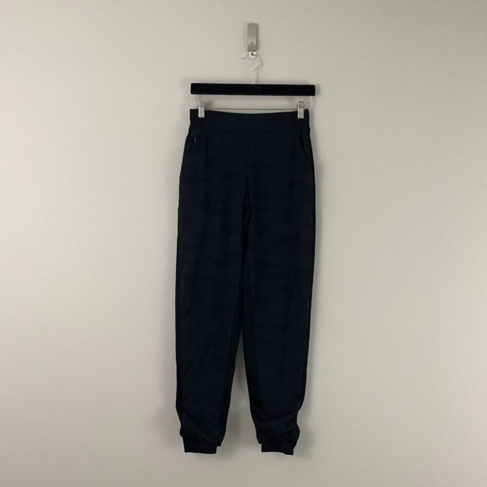 Athleta Brooklyn Lined Camo Joggers in Black Lux Size 2 Tall